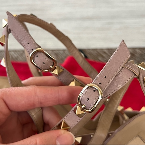 Valentino Garavani Rockstud Heels - Picture 3 of 10